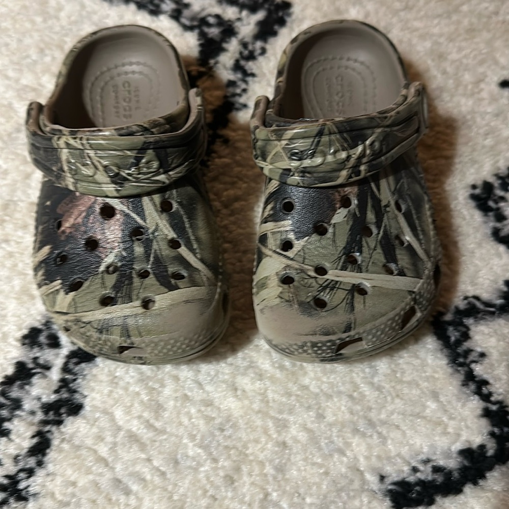 Toddler Camo Crocs 
Some wear on the toes, But in good condition. 
Size 7